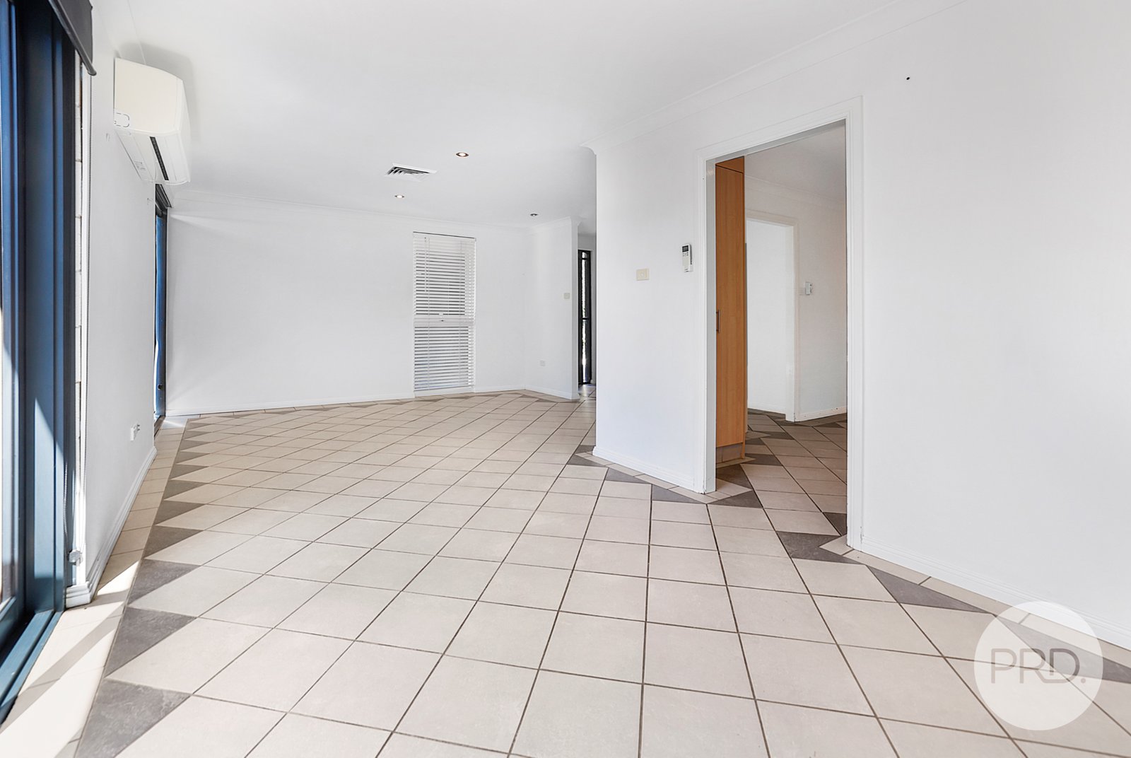 16 Waree Drive TAMWORTH 6