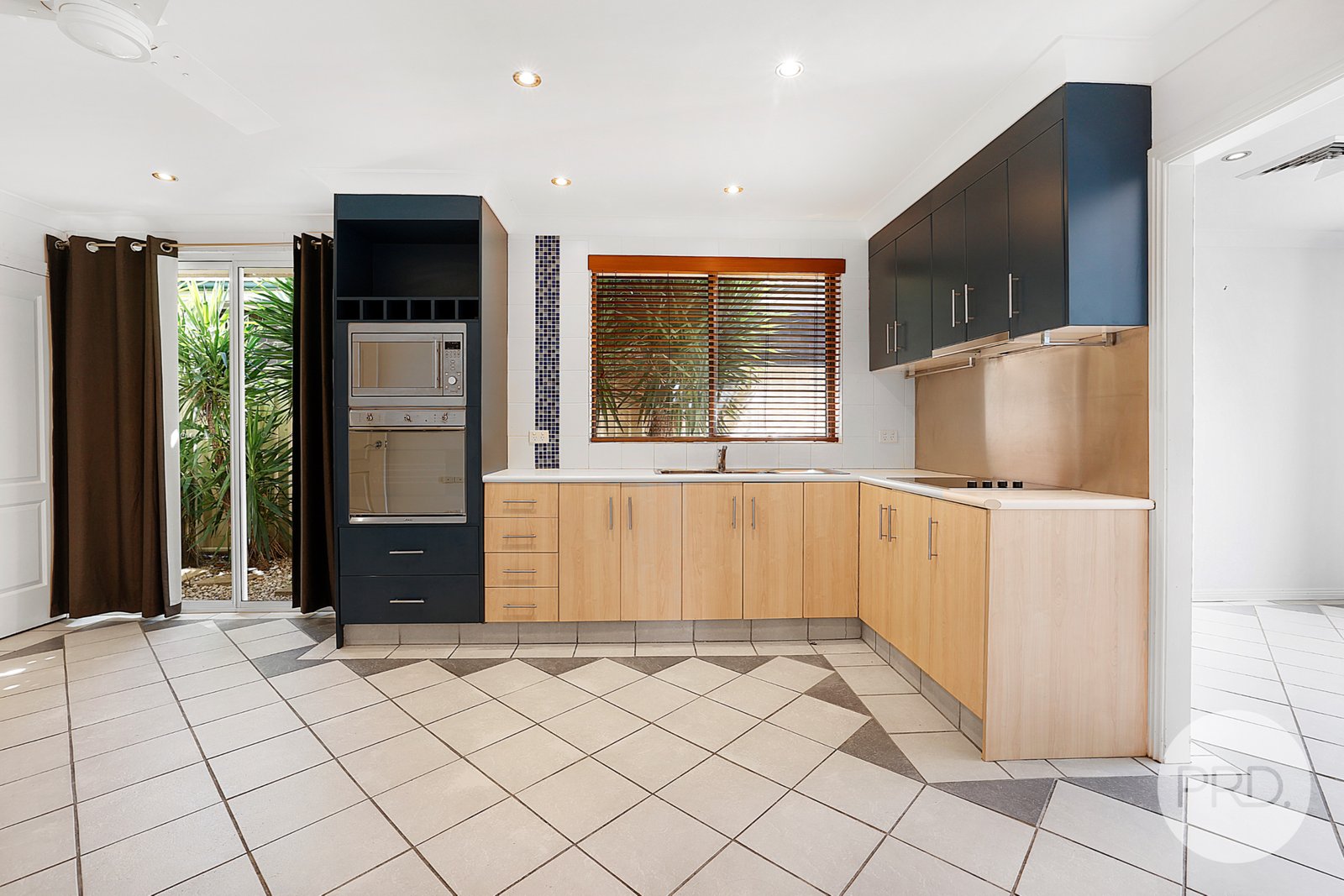 16 Waree Drive TAMWORTH 7