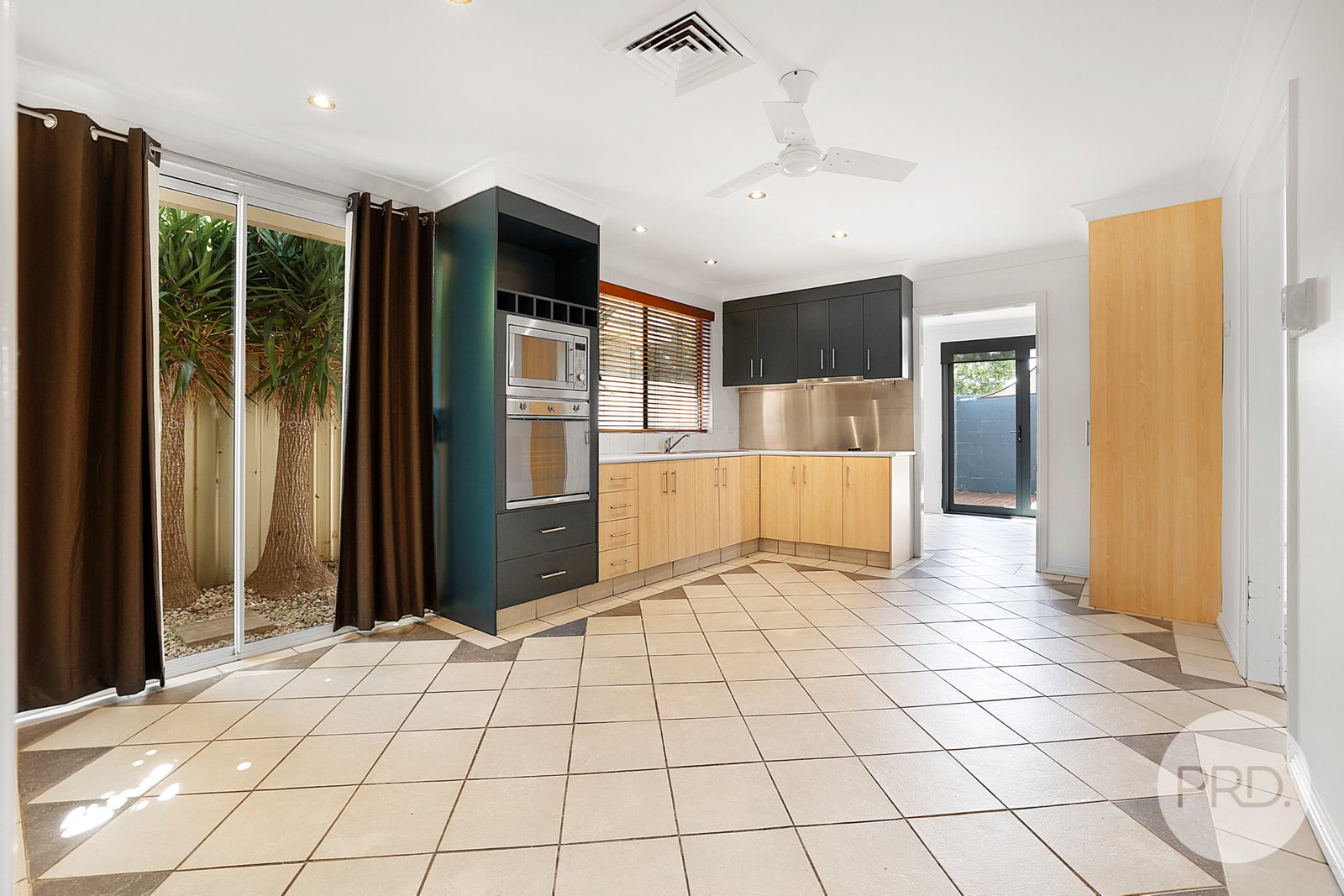 16 Waree Drive TAMWORTH 9