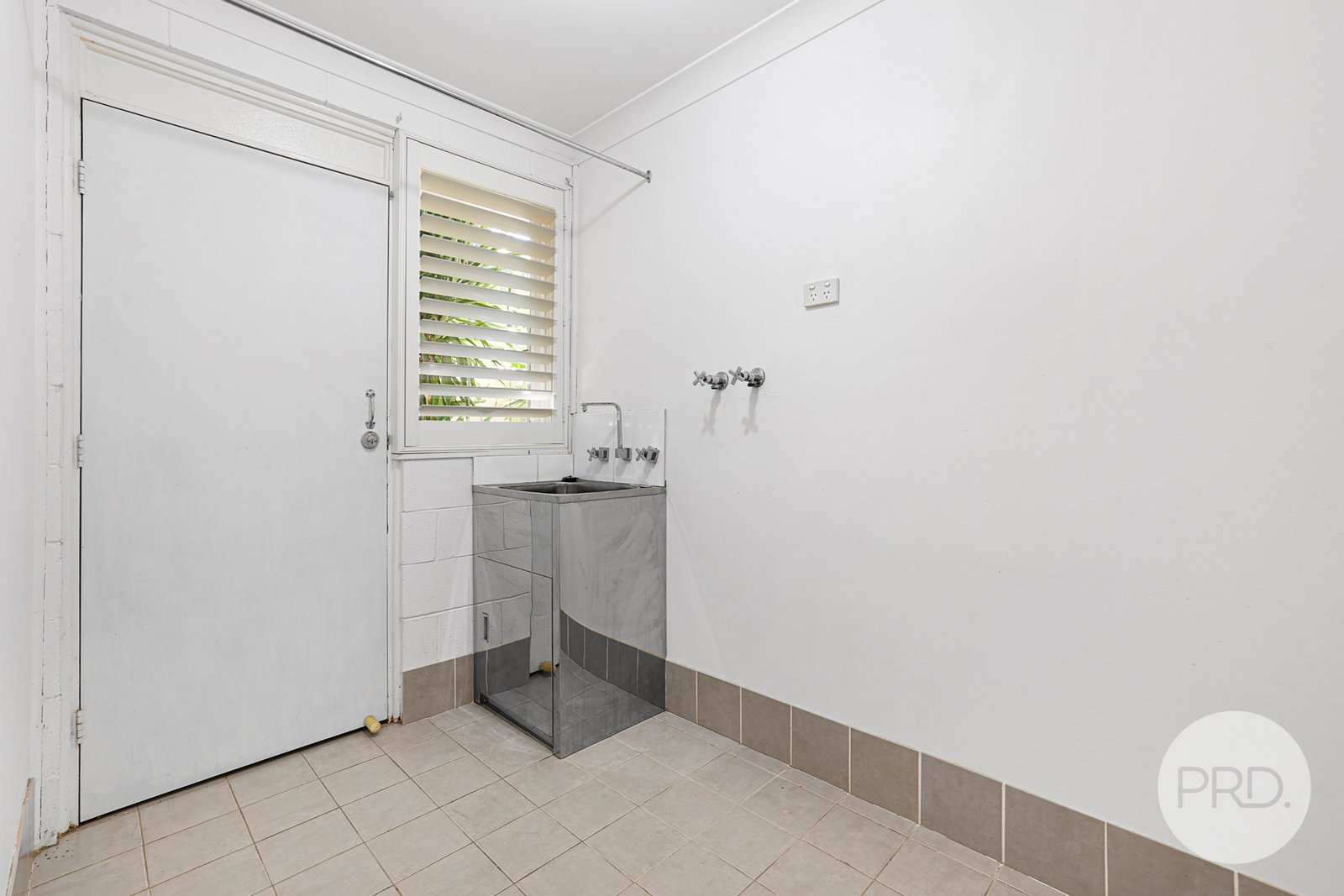 16 Waree Drive TAMWORTH 12