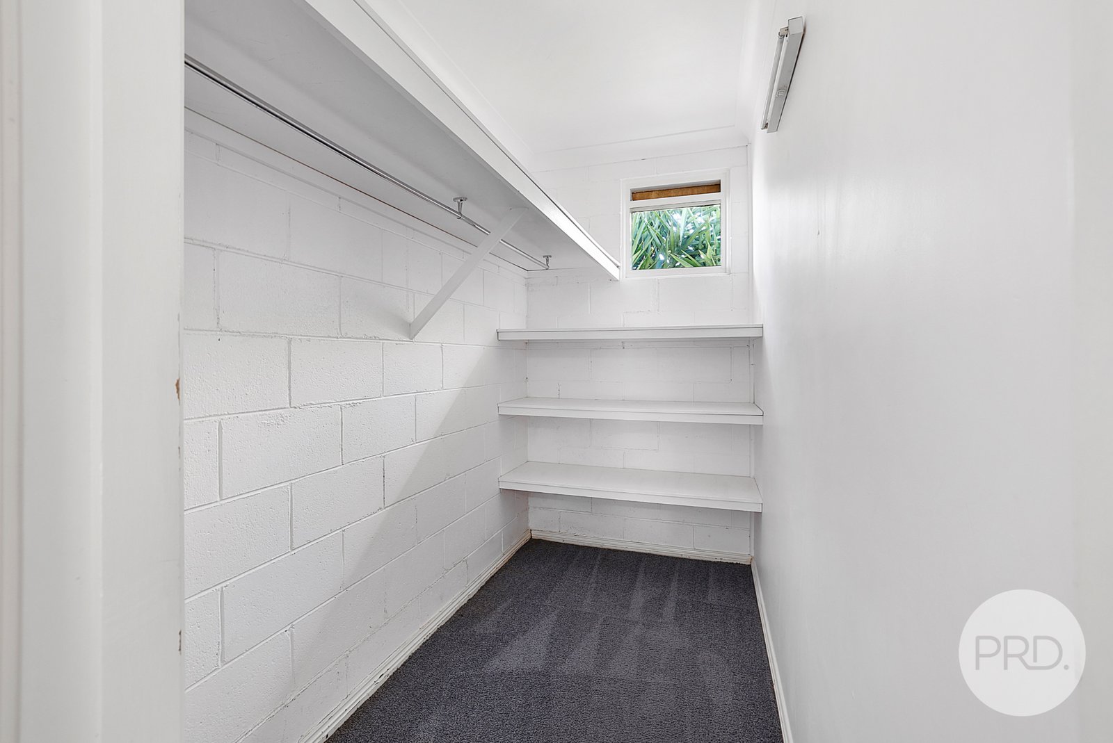 16 Waree Drive TAMWORTH 15