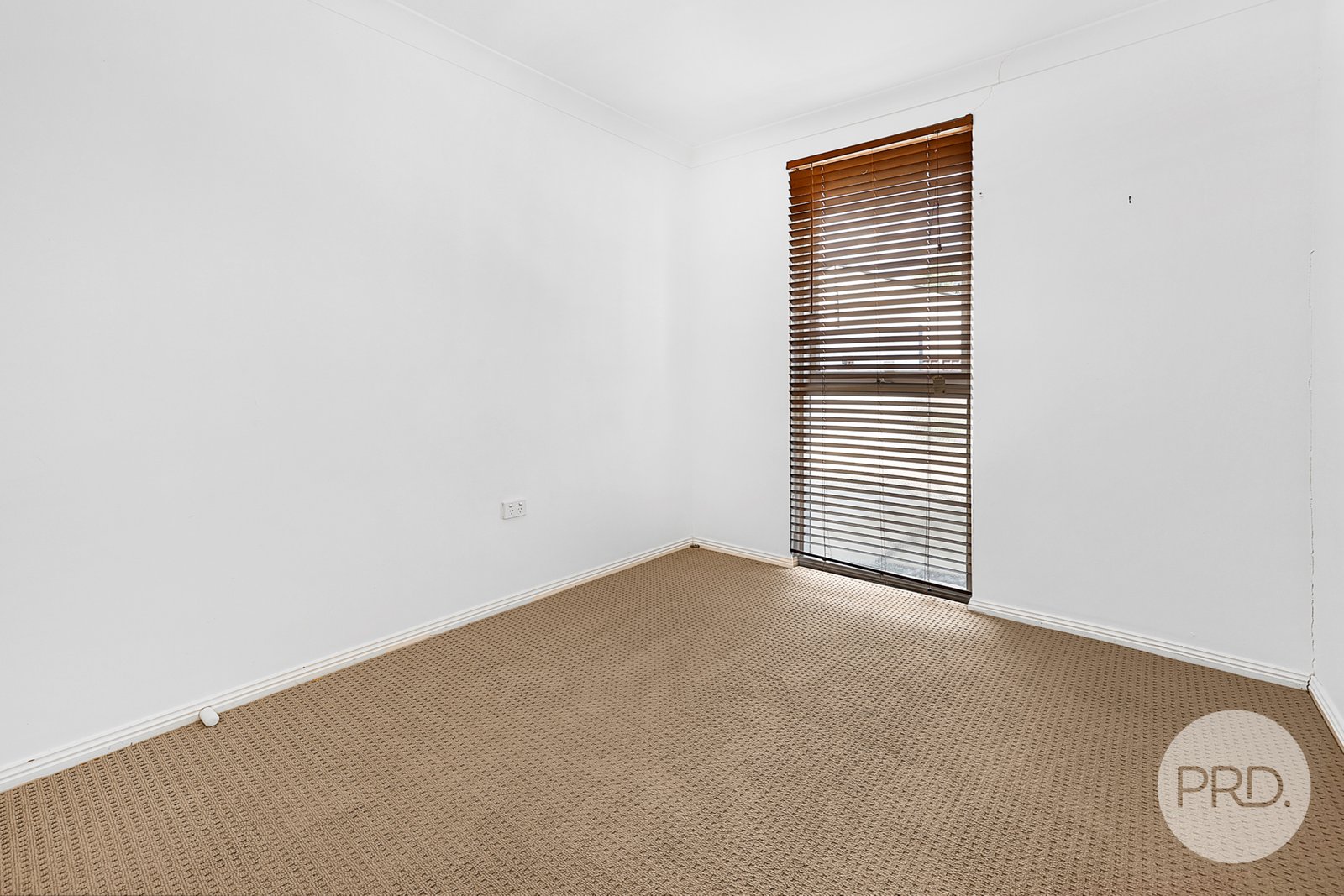 16 Waree Drive TAMWORTH 16