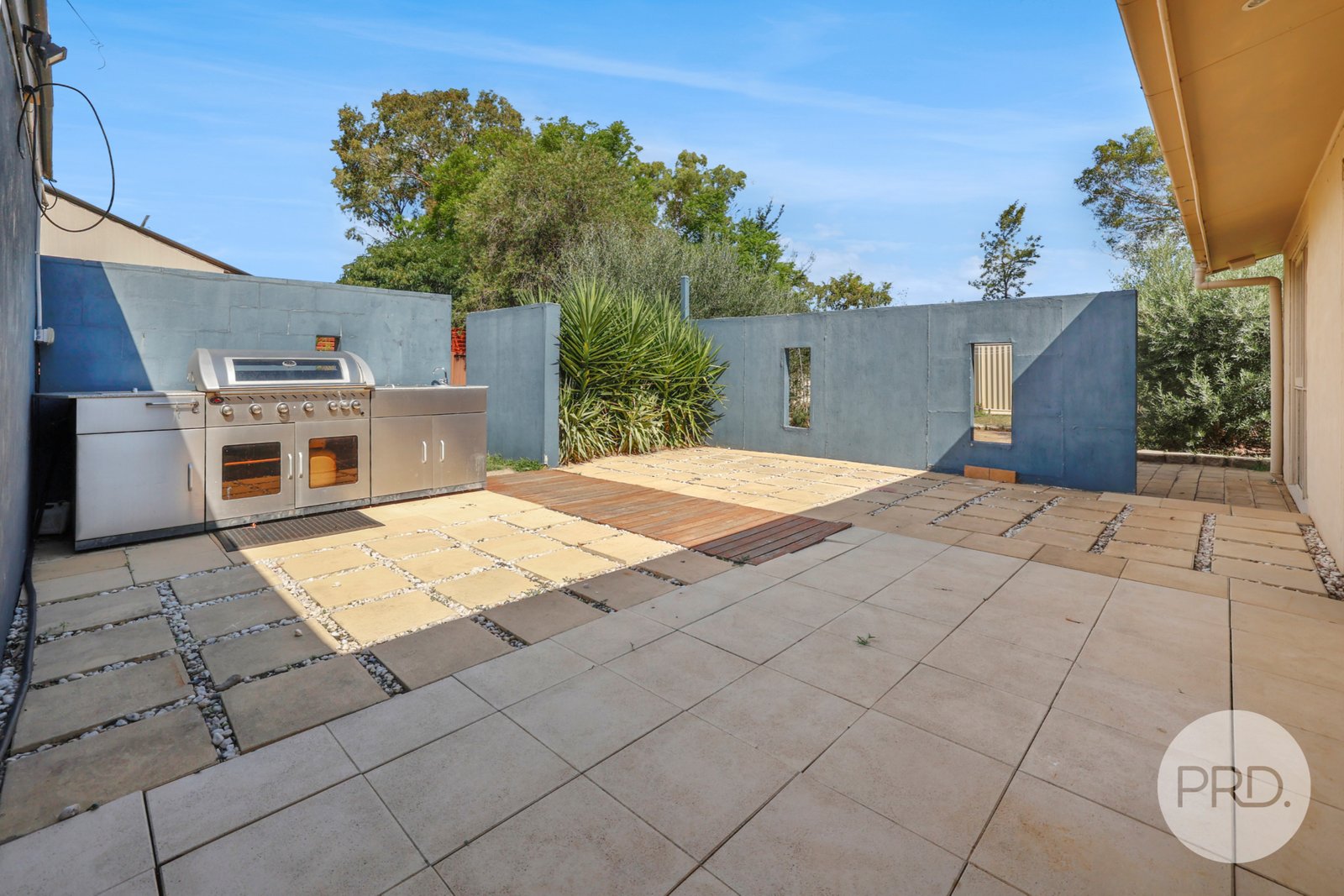 16 Waree Drive TAMWORTH 17