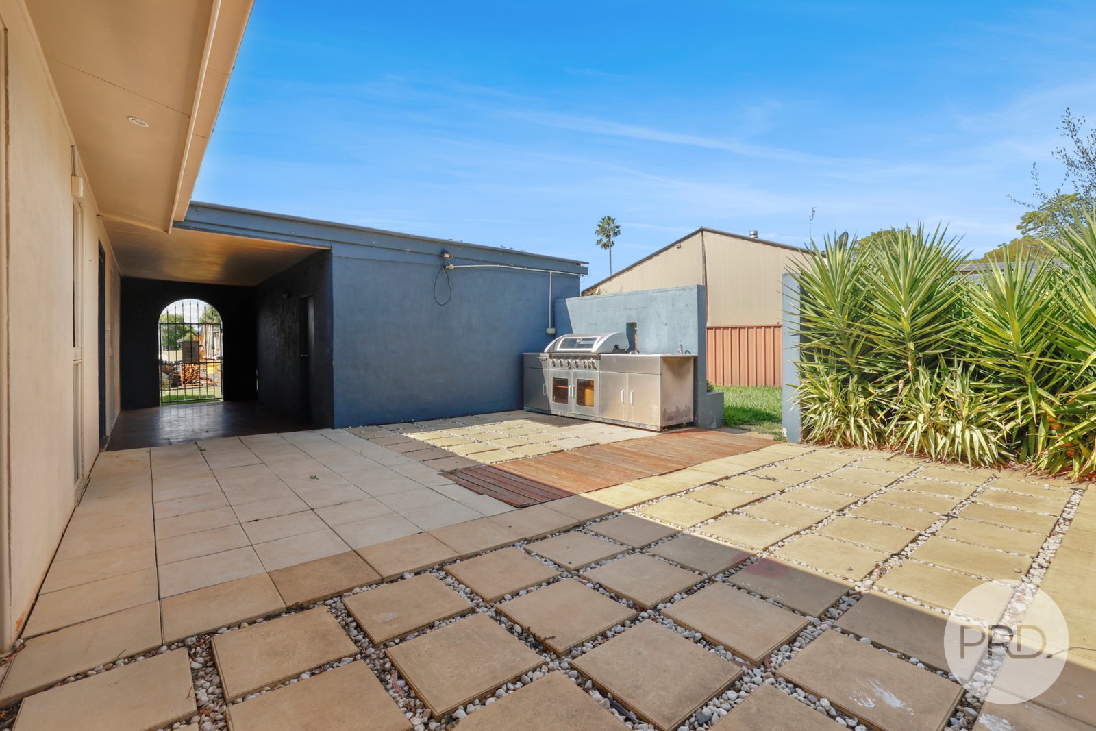 16 Waree Drive TAMWORTH 18