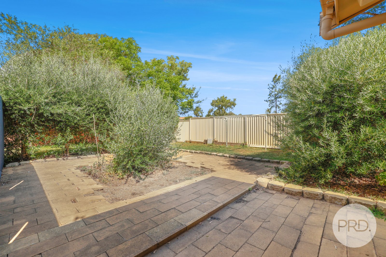 16 Waree Drive TAMWORTH 19