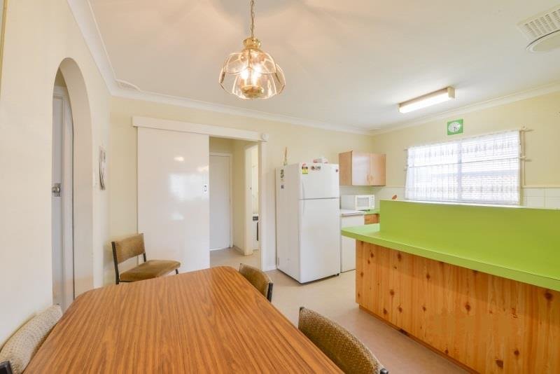16 Warren Street TAMWORTH 2