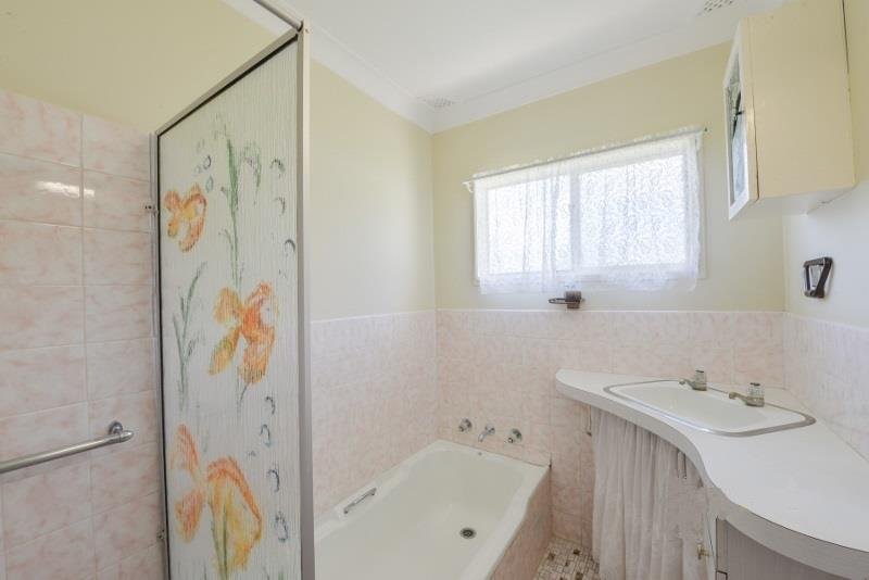 16 Warren Street TAMWORTH 3