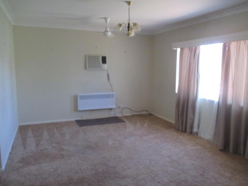 16 Warren Street TAMWORTH 4