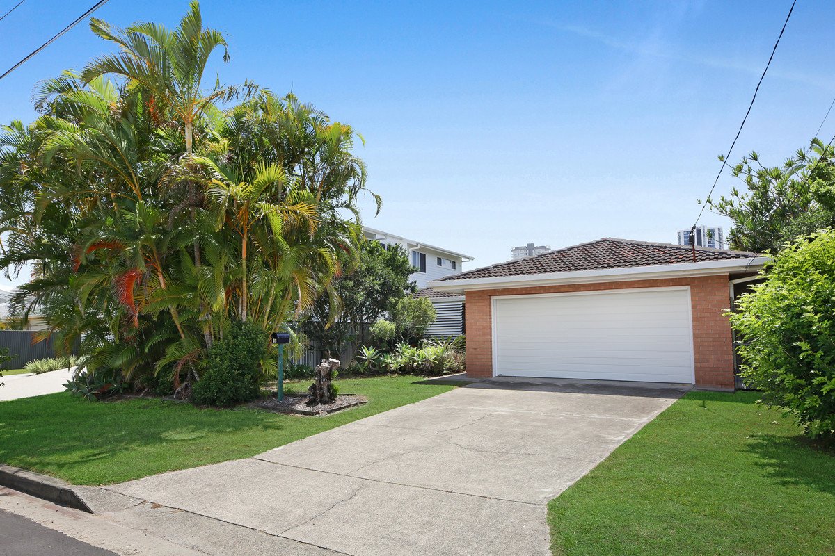 16 Warrina Crescent Burleigh Waters 2