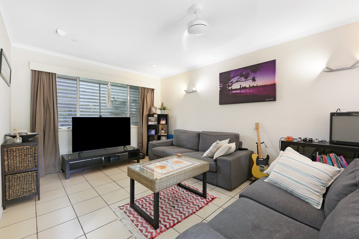 16 Warrina Crescent Burleigh Waters 4