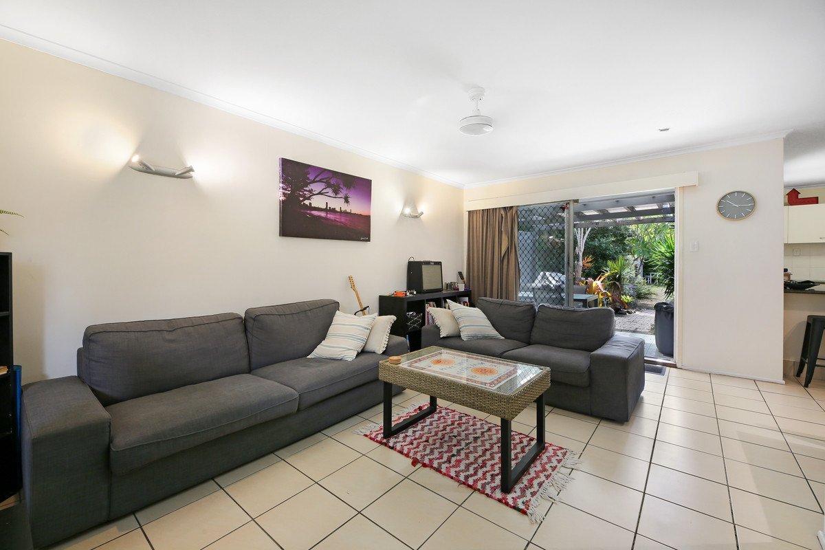 16 Warrina Crescent Burleigh Waters 6