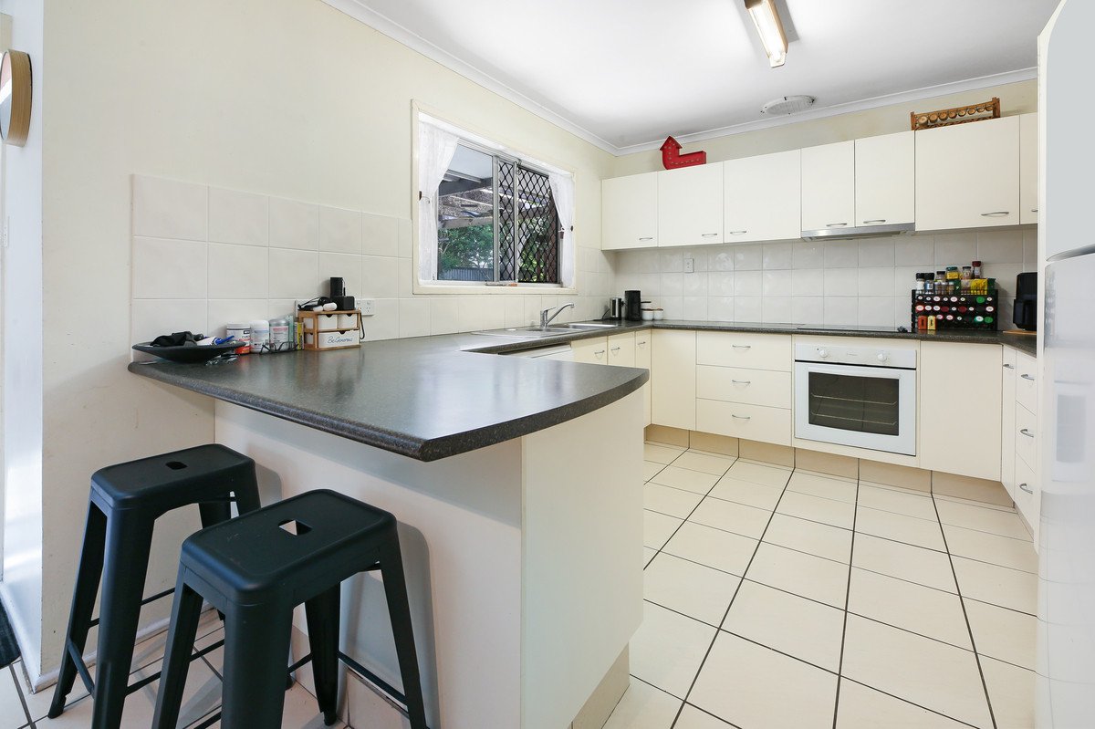 16 Warrina Crescent Burleigh Waters 8