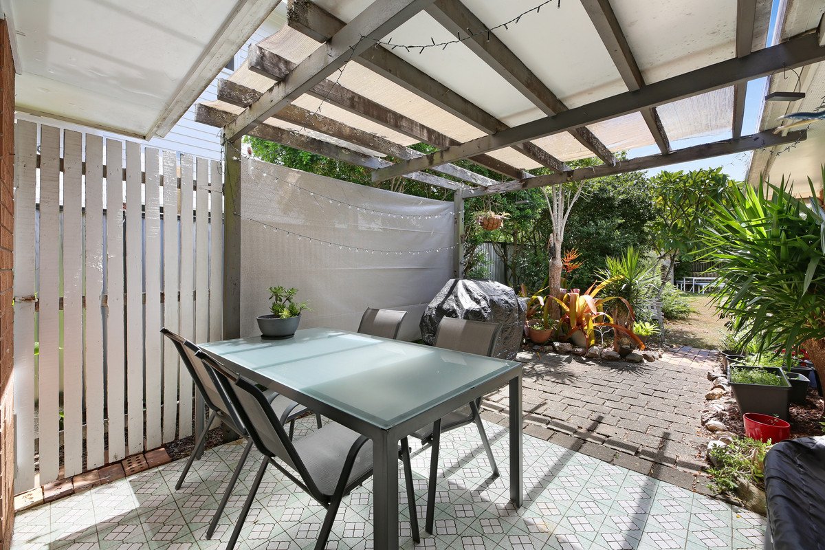 16 Warrina Crescent Burleigh Waters 11