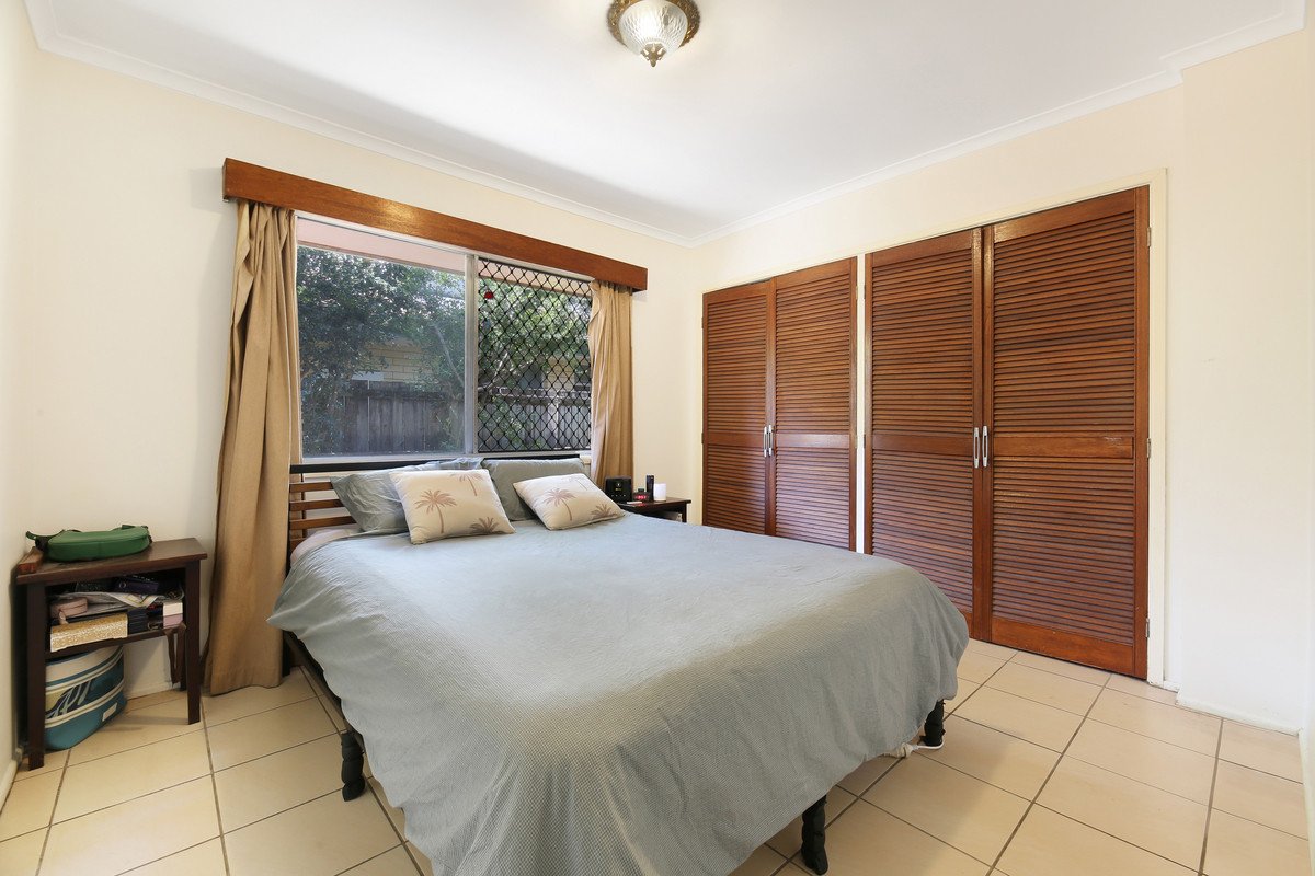 16 Warrina Crescent Burleigh Waters 14