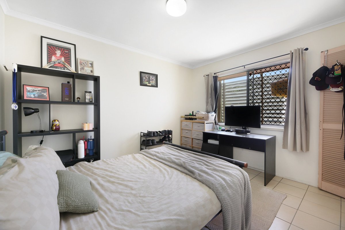 16 Warrina Crescent Burleigh Waters 15