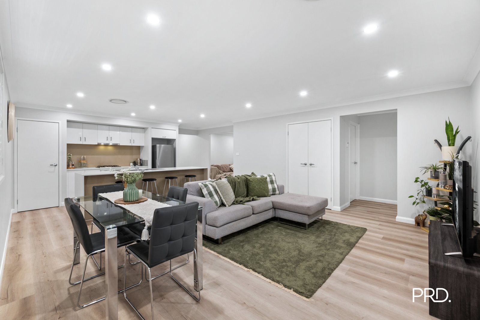 16 Water Gum Drive JORDAN SPRINGS 4