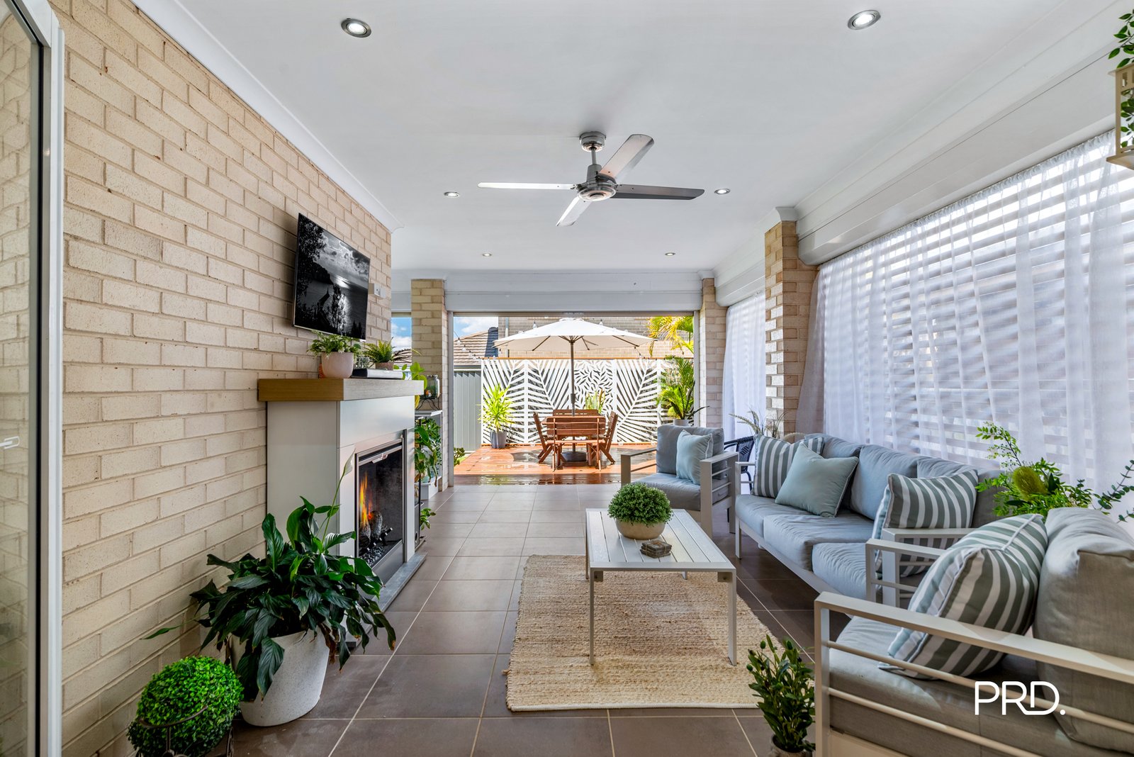 16 Water Gum Drive JORDAN SPRINGS 12