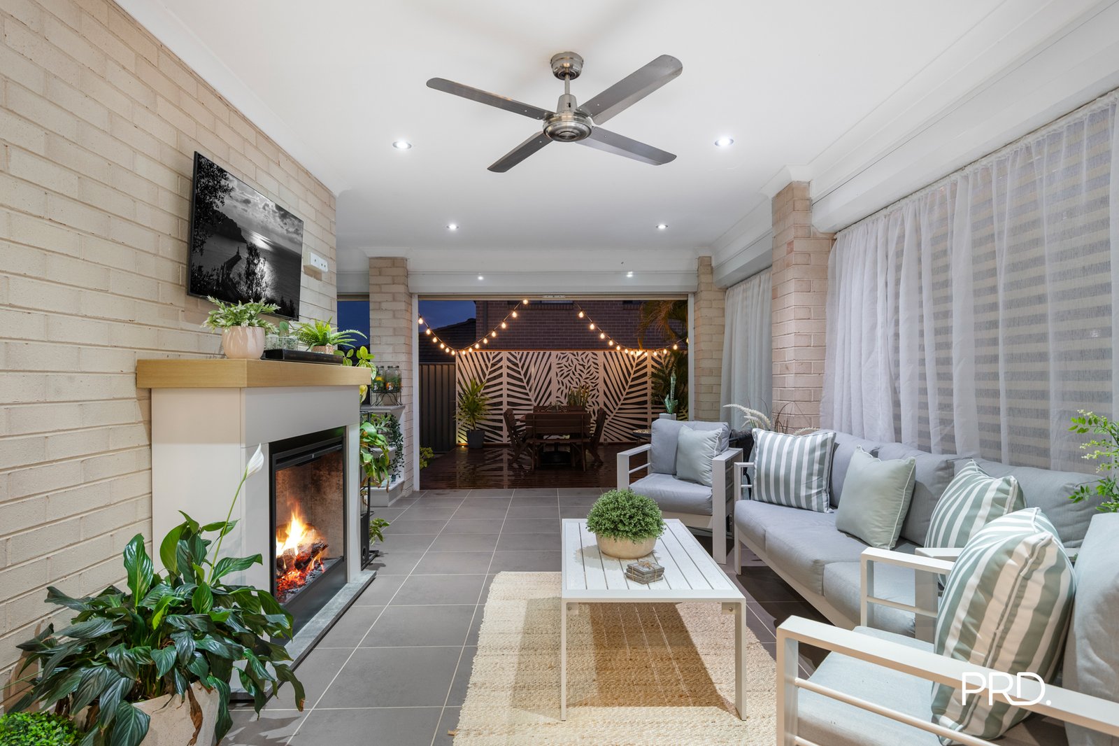 16 Water Gum Drive JORDAN SPRINGS 17