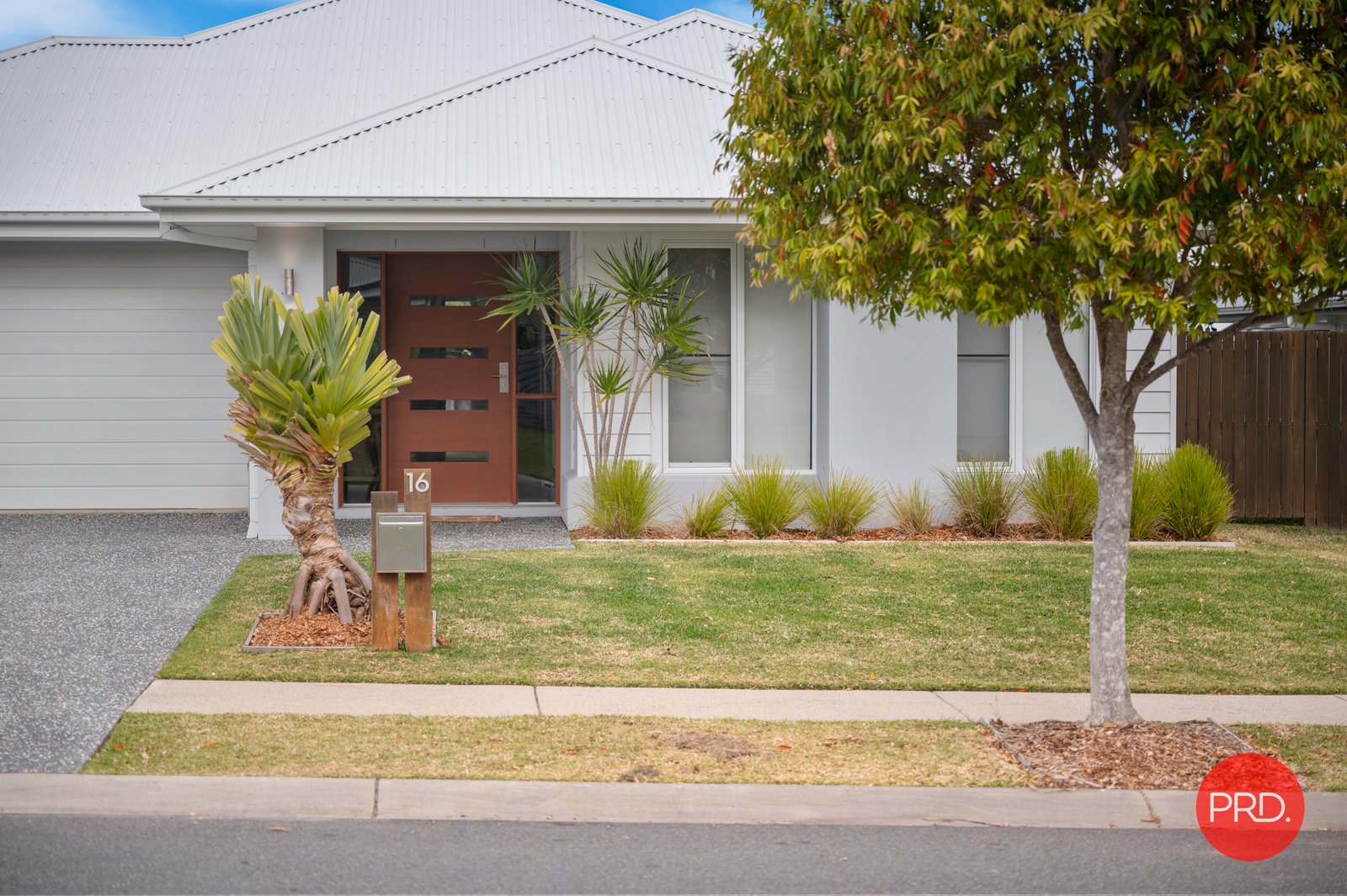 16 Watergum Close SAPPHIRE BEACH 25