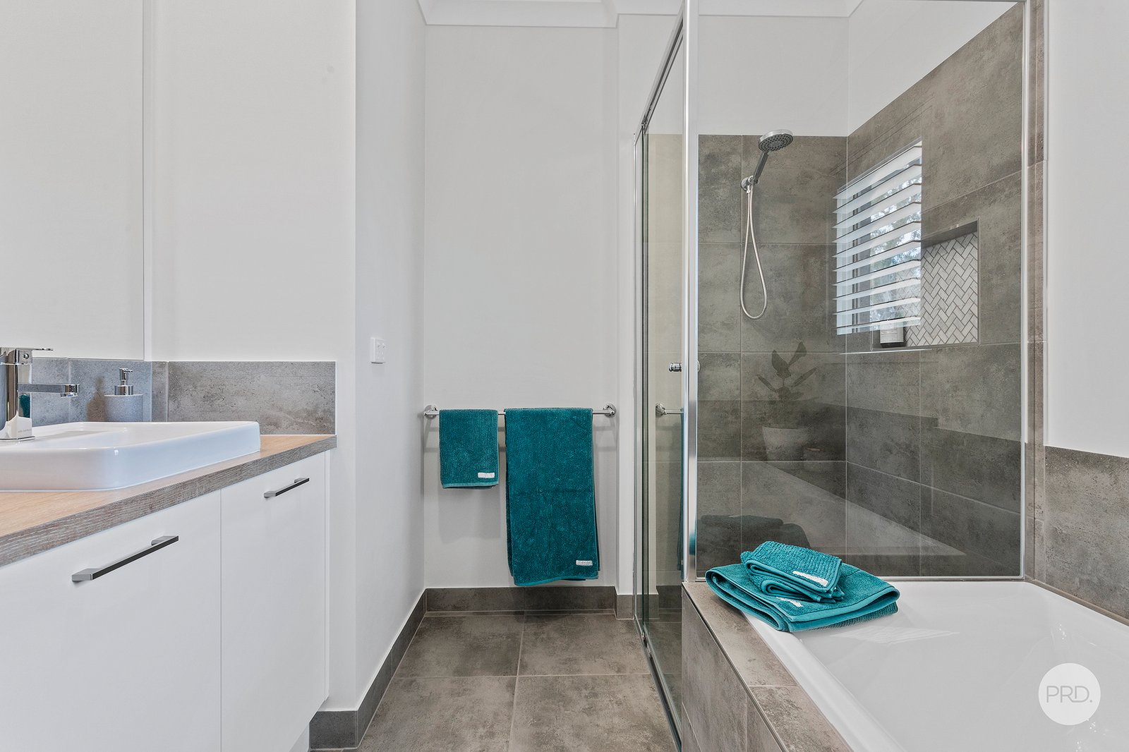 16 Webdon Drive NORTH BENDIGO 12