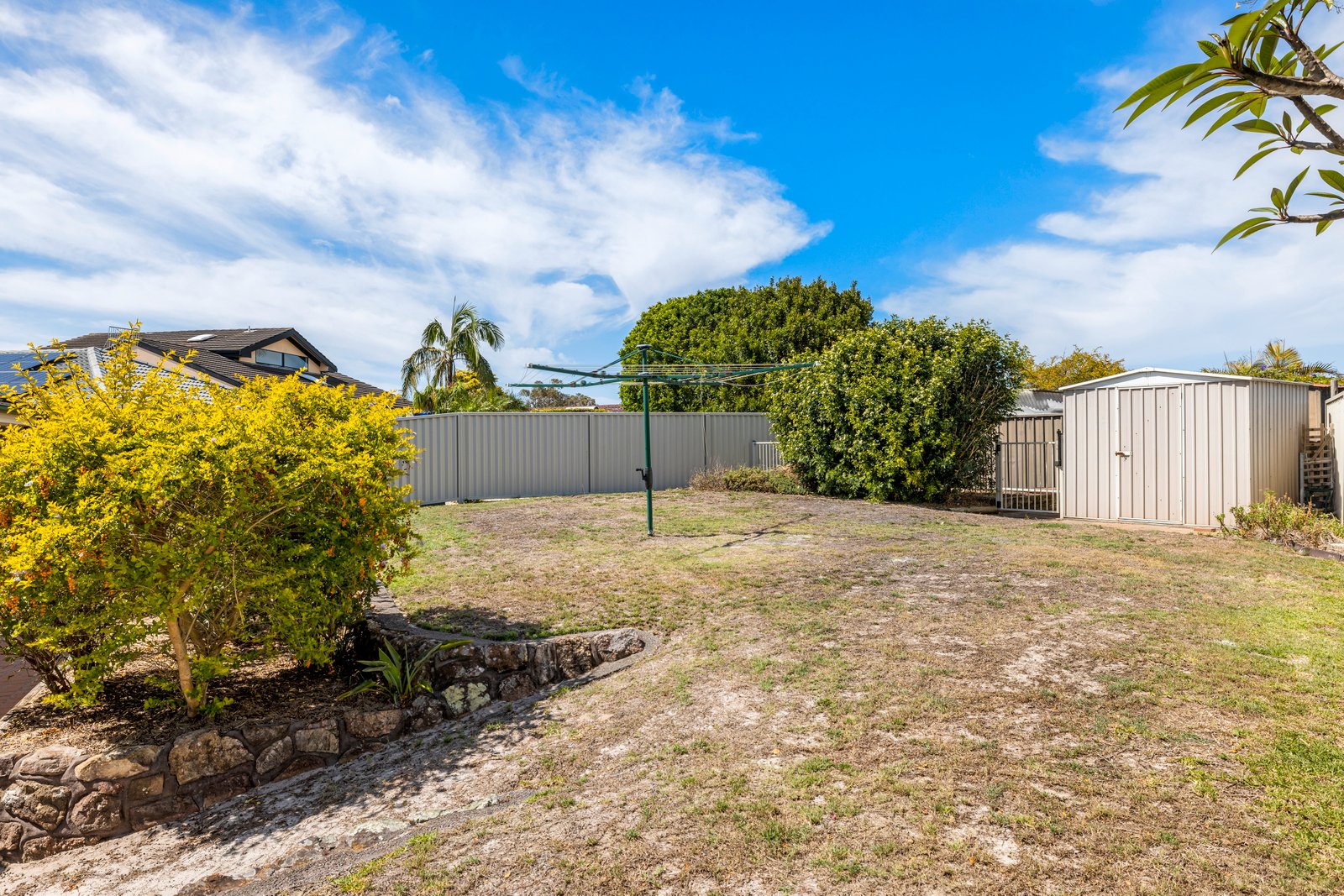 16 yachtsman crescent salamander bay