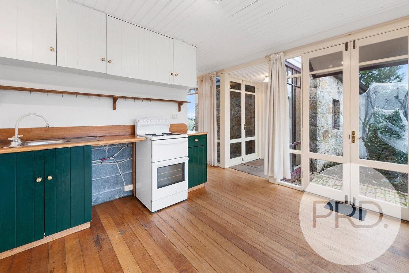 160 Cilwen Road CAMBRIDGE 2