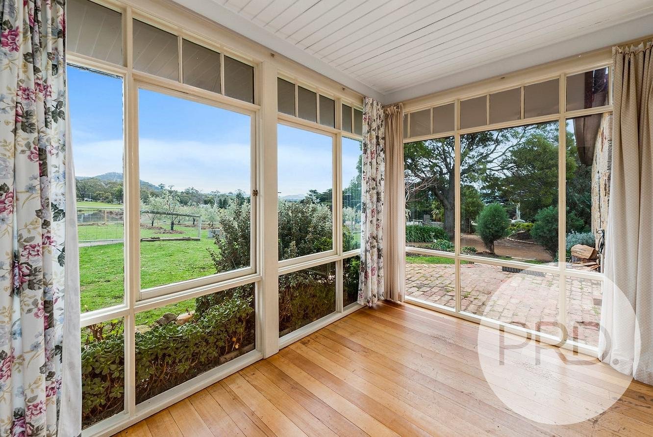 160 Cilwen Road CAMBRIDGE 4