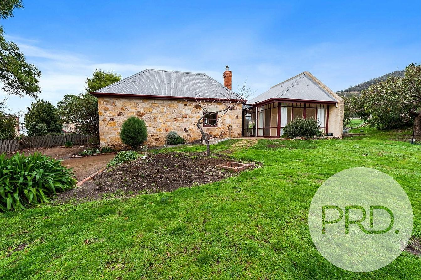 160 Cilwen Road CAMBRIDGE 6