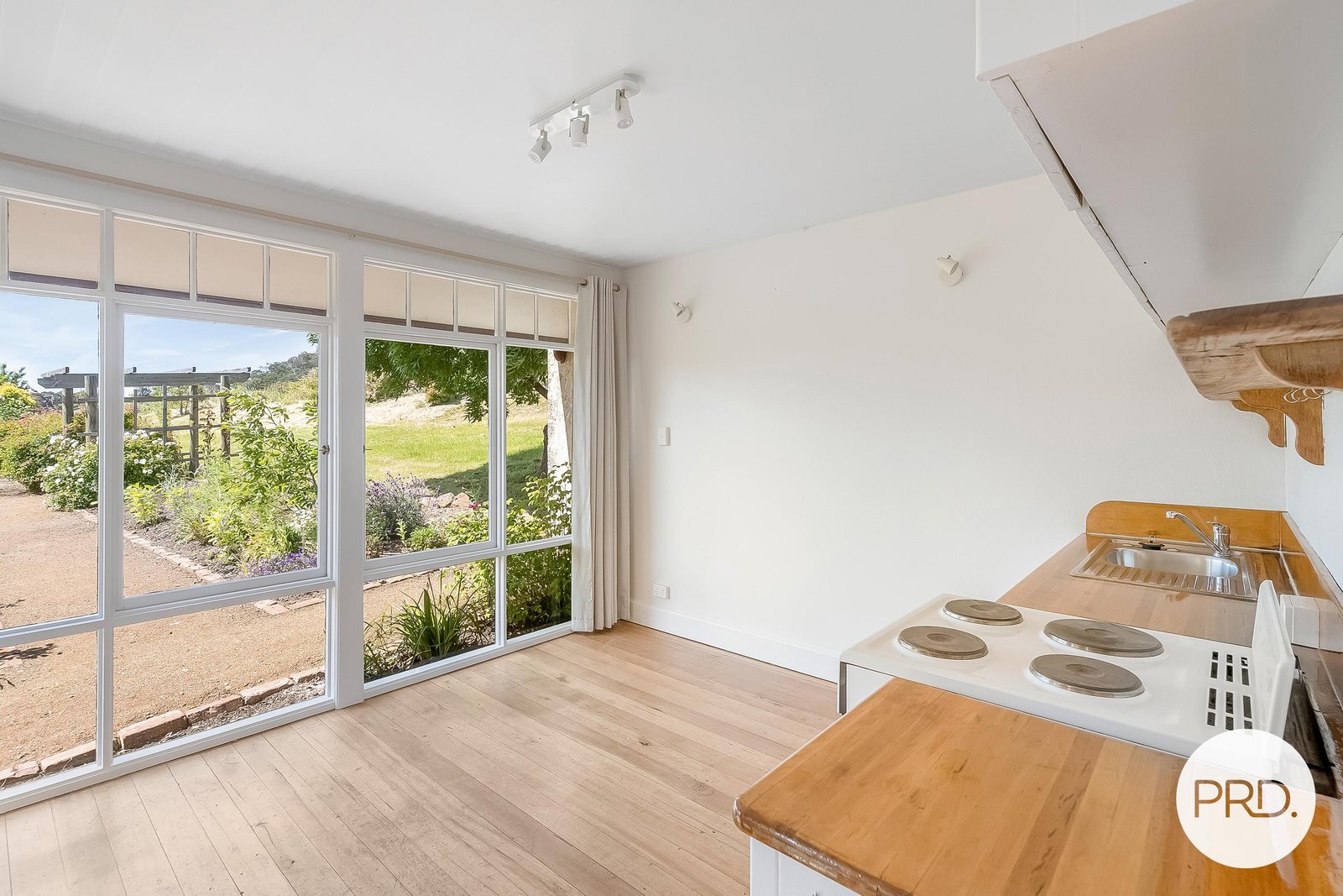 160 Cilwen Road CAMBRIDGE 3