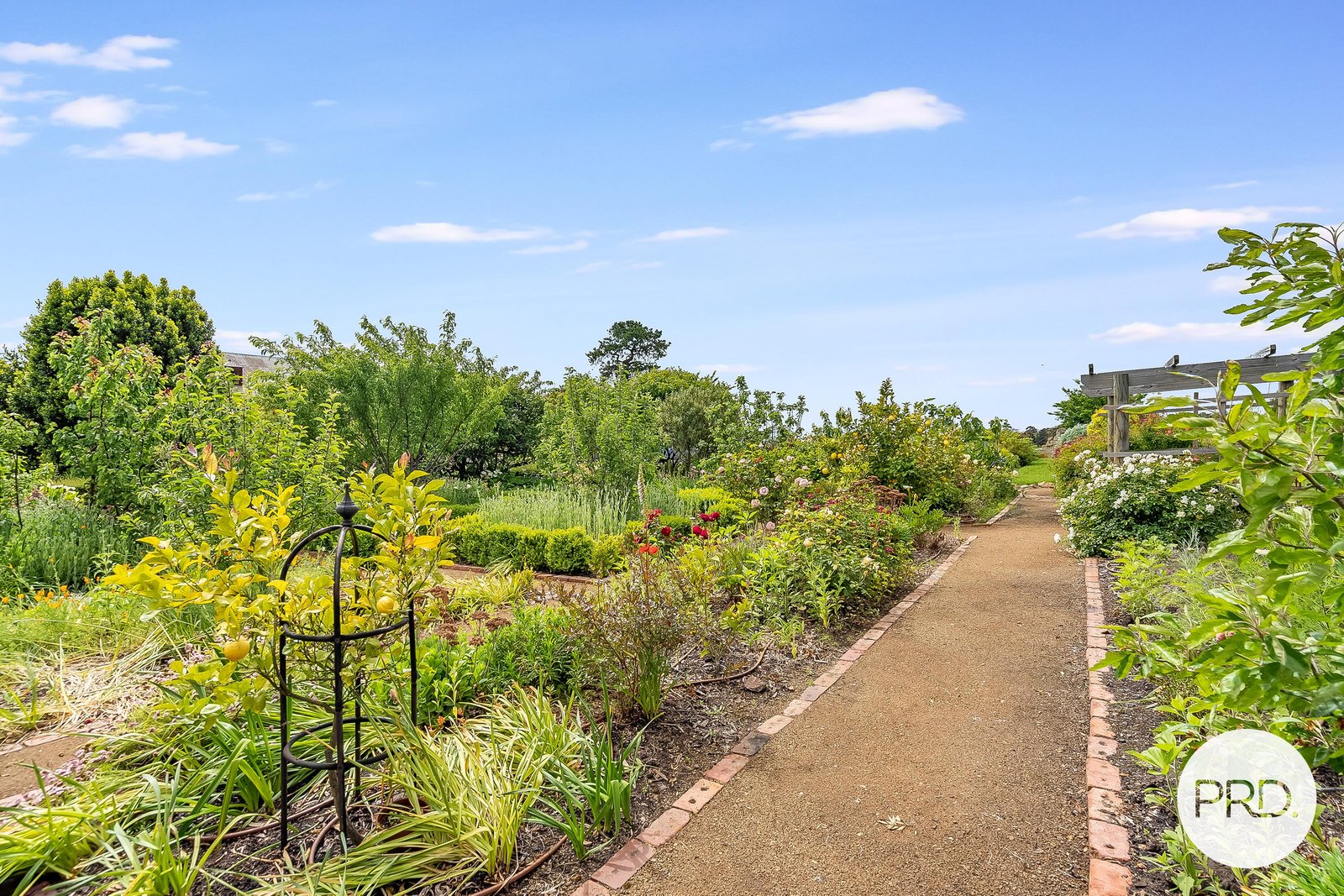 160 Cilwen Road CAMBRIDGE 10