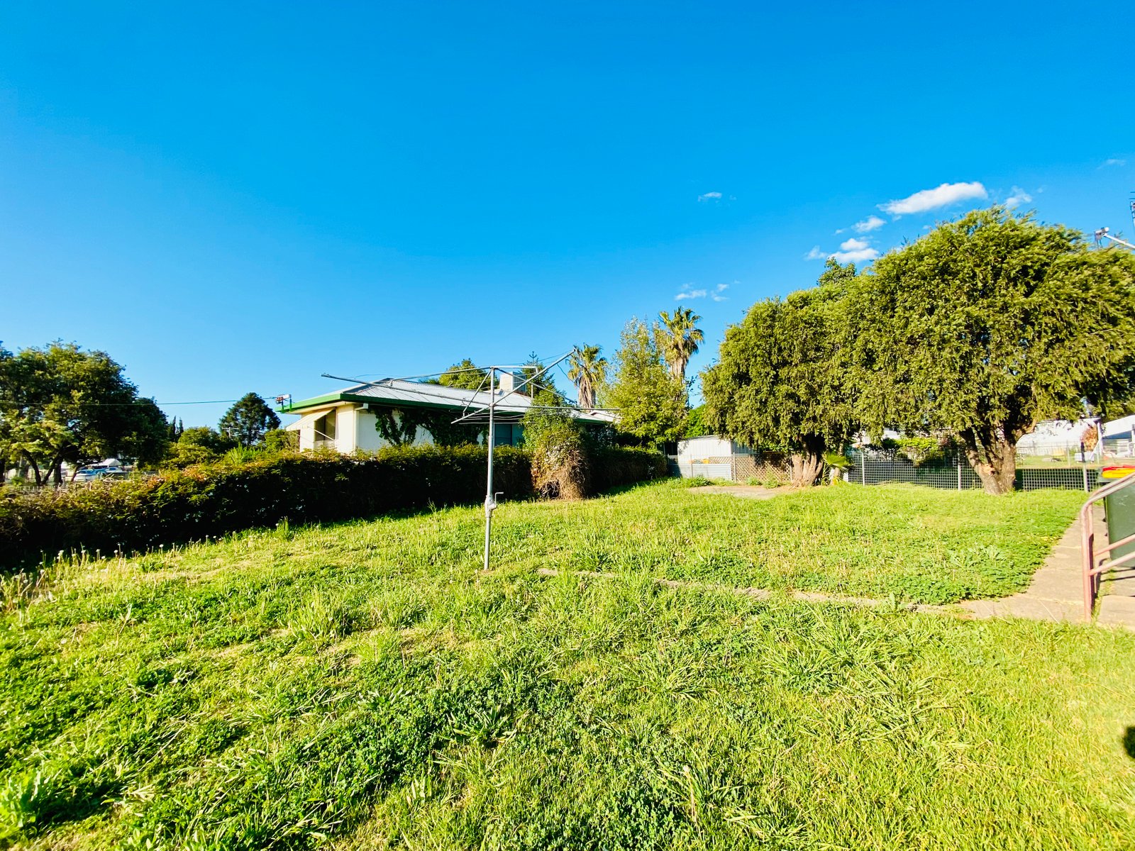 160 Robert Street TAMWORTH 9