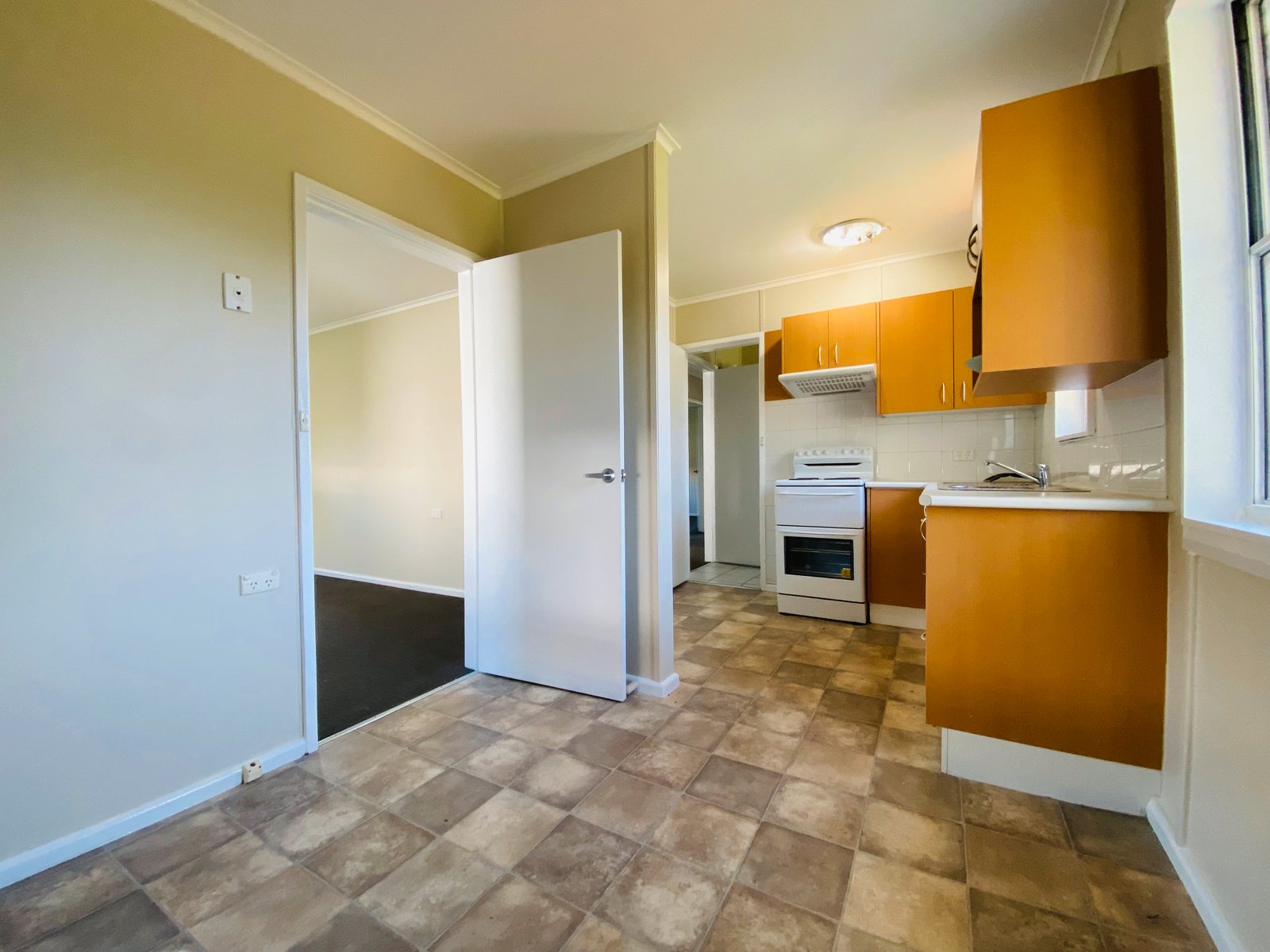 160 Robert Street TAMWORTH 4