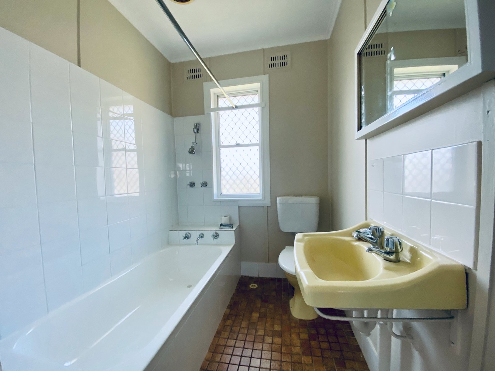 160 Robert Street TAMWORTH 5