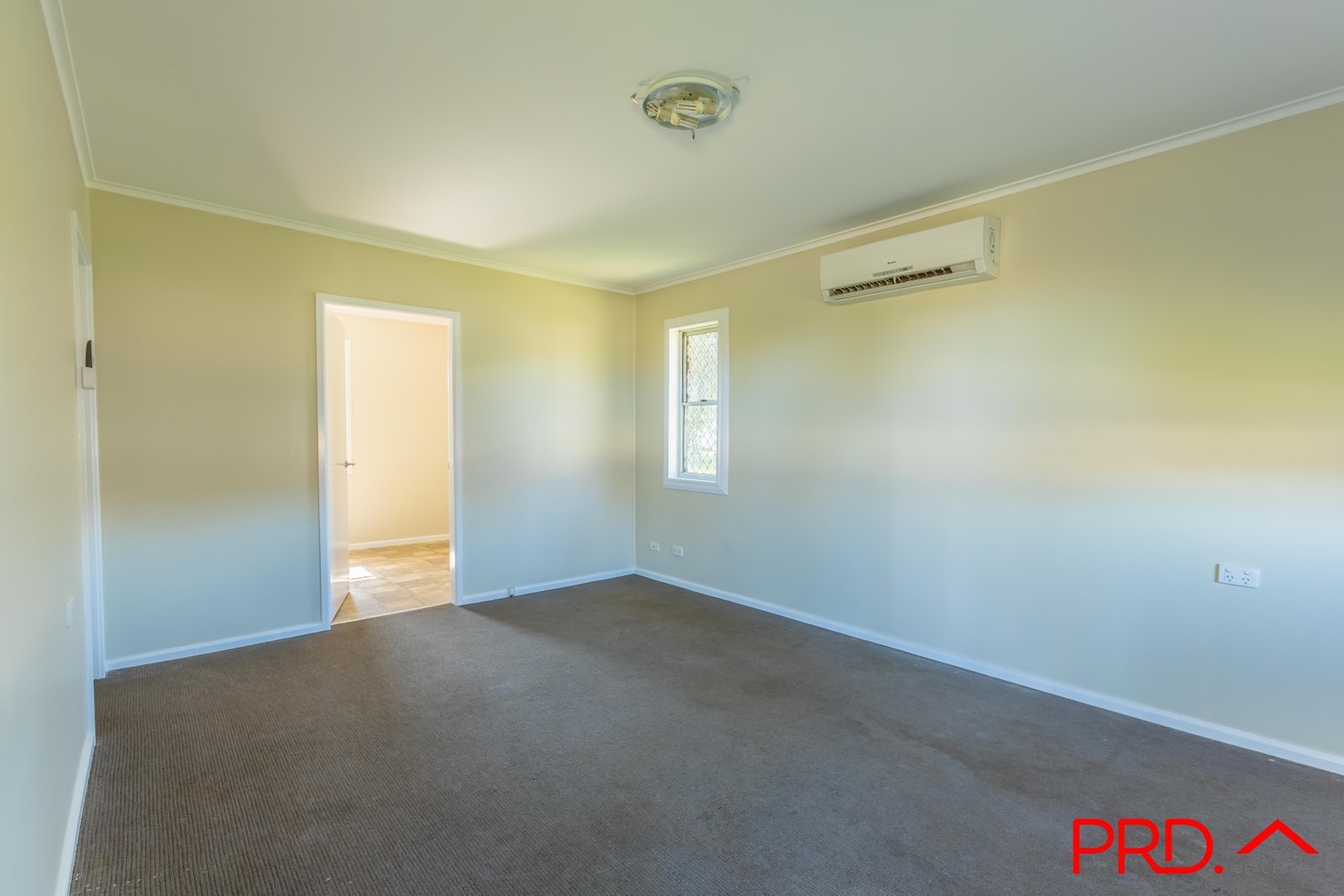 160 Robert Street TAMWORTH 4