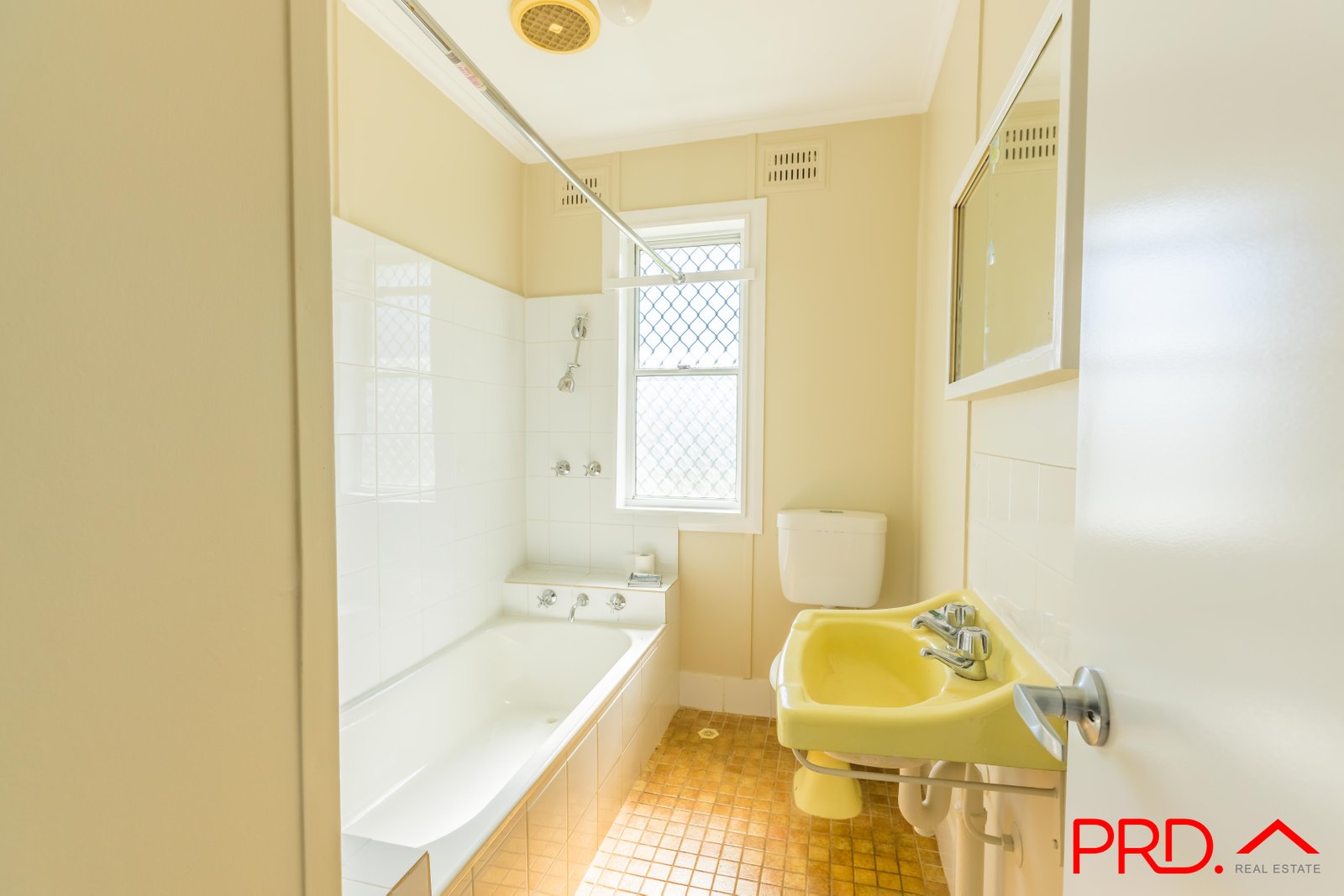 160 Robert Street TAMWORTH 9