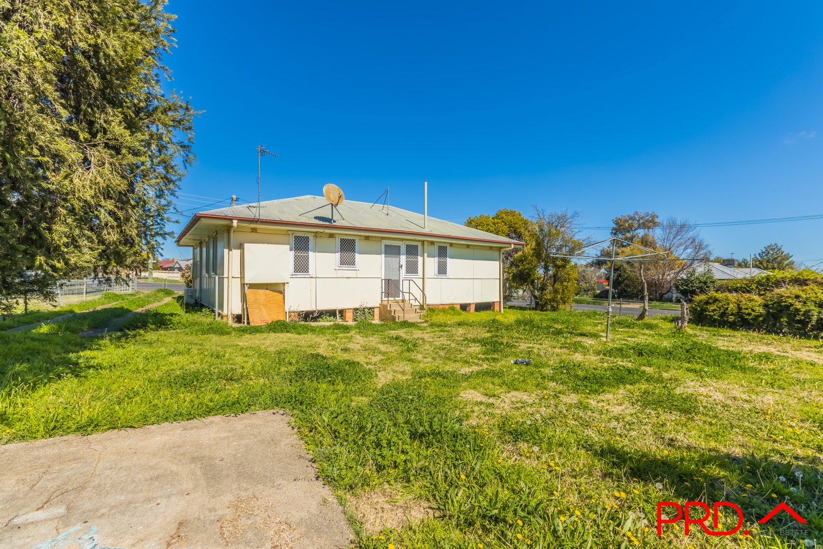 160 Robert Street TAMWORTH 11