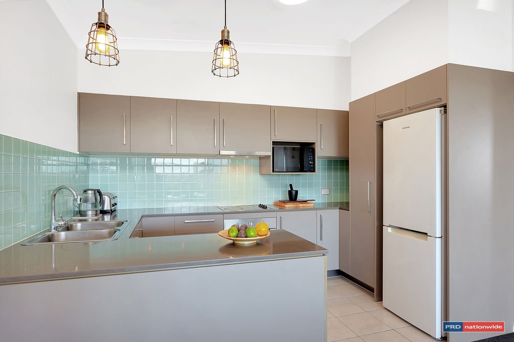 1601/12 Executive Drive BURLEIGH WATERS 3
