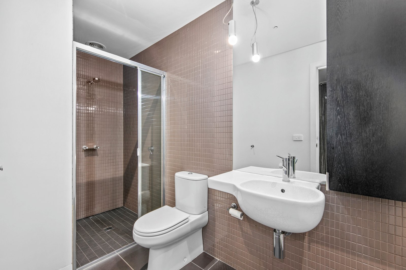 Gallery: 1601/7 Yarra Street