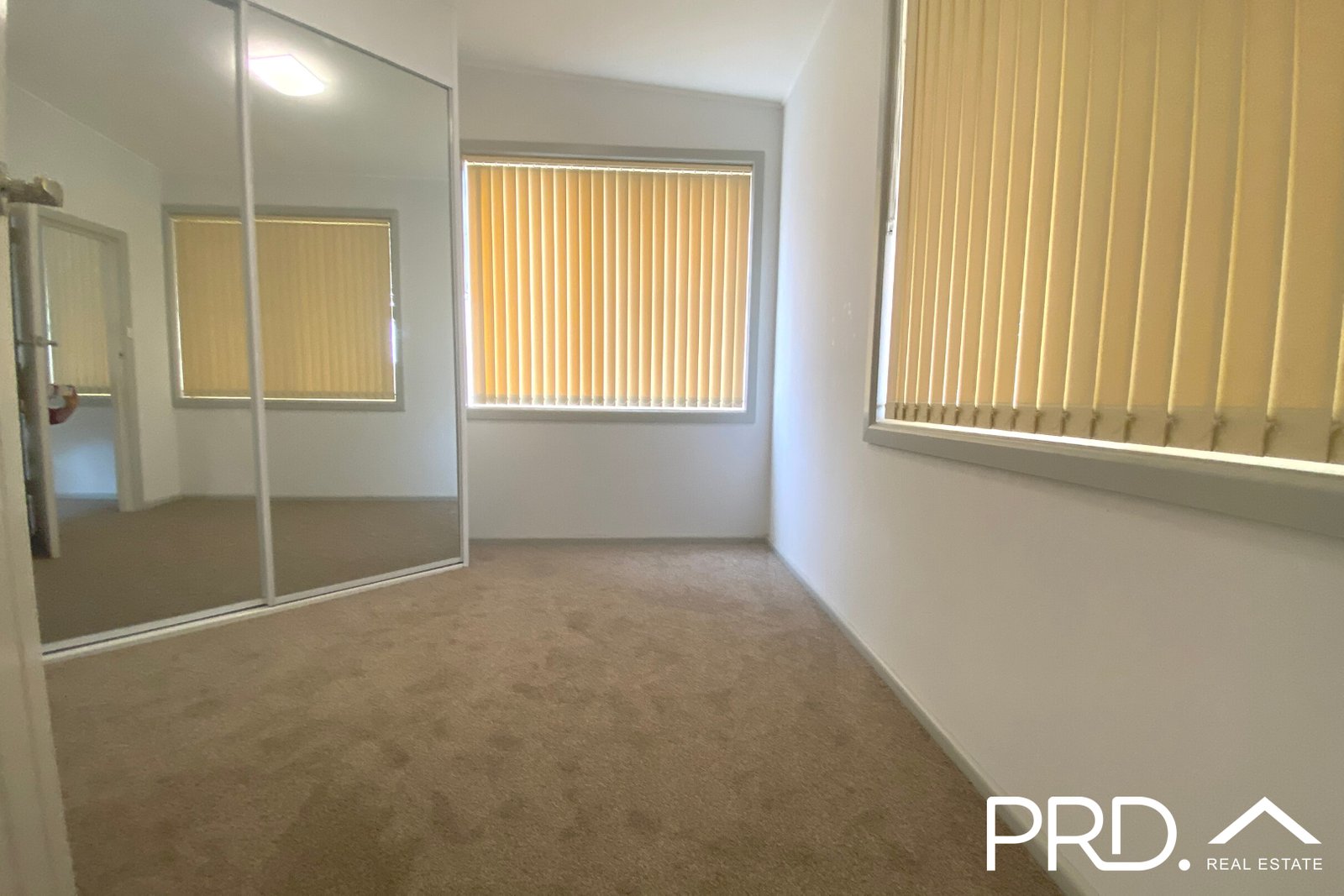 1/60a Henry Lawson Drive PEAKHURST 5