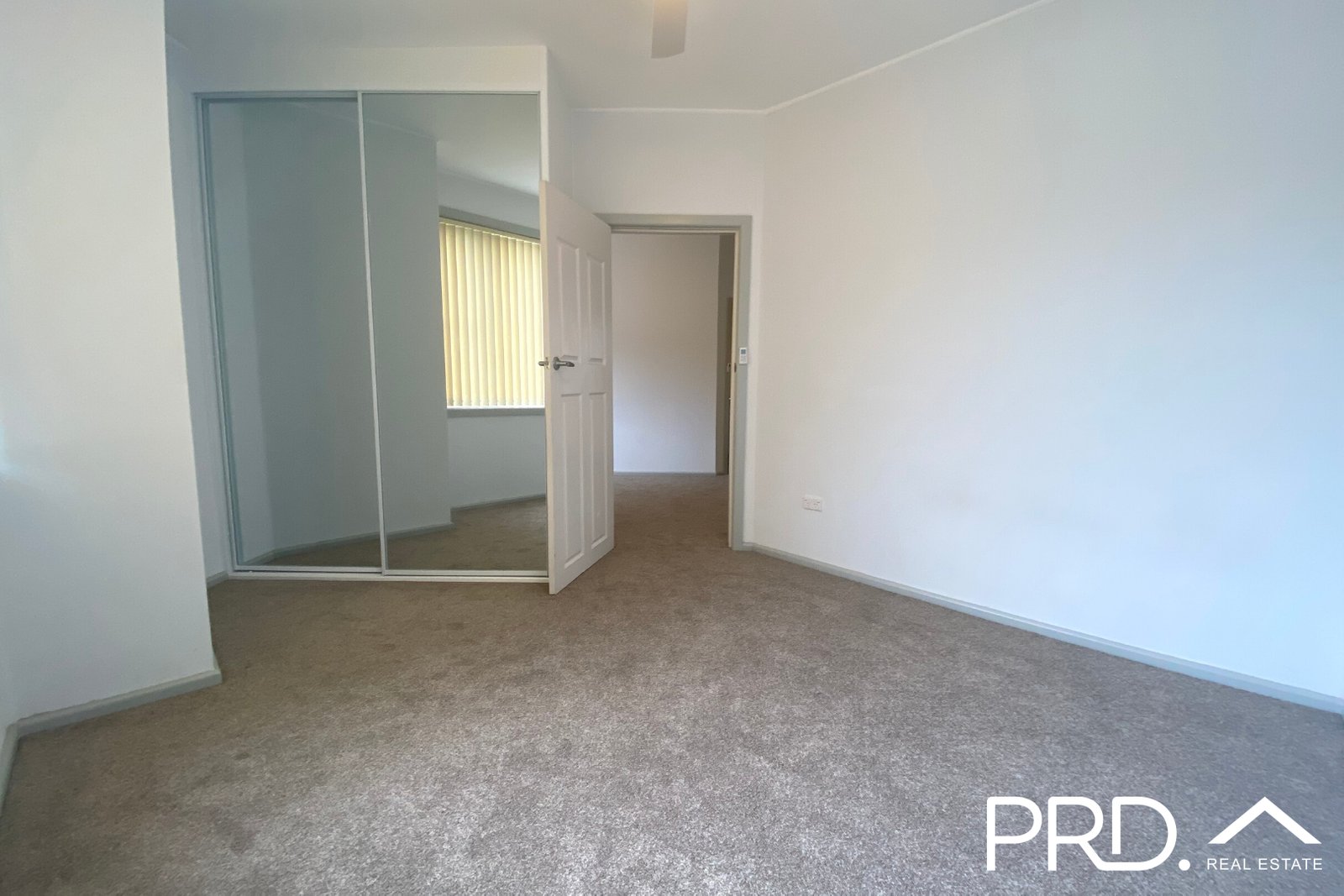 1/60a Henry Lawson Drive PEAKHURST 4