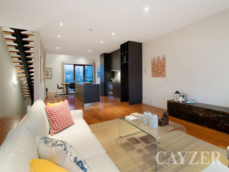 Gallery: 1/61 Derham Street