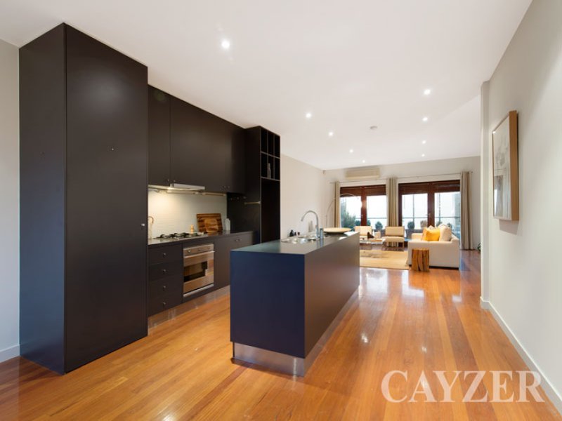 Gallery: 1/61 Derham Street