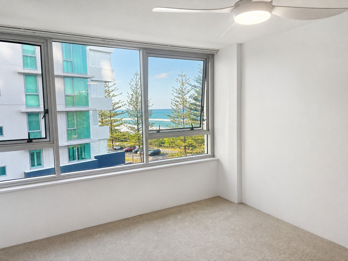 16/100 The Esplanade BURLEIGH HEADS 5