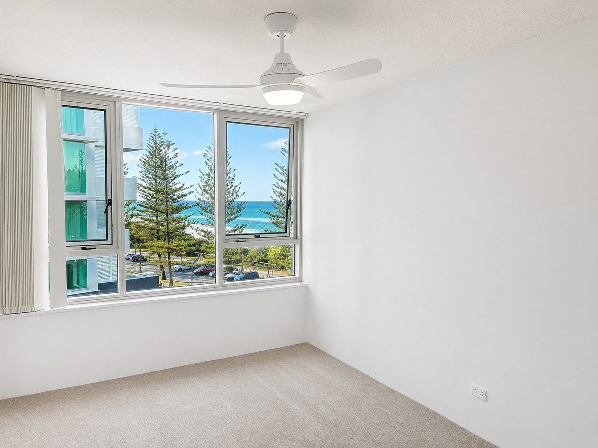 16/100 The Esplanade BURLEIGH HEADS 6