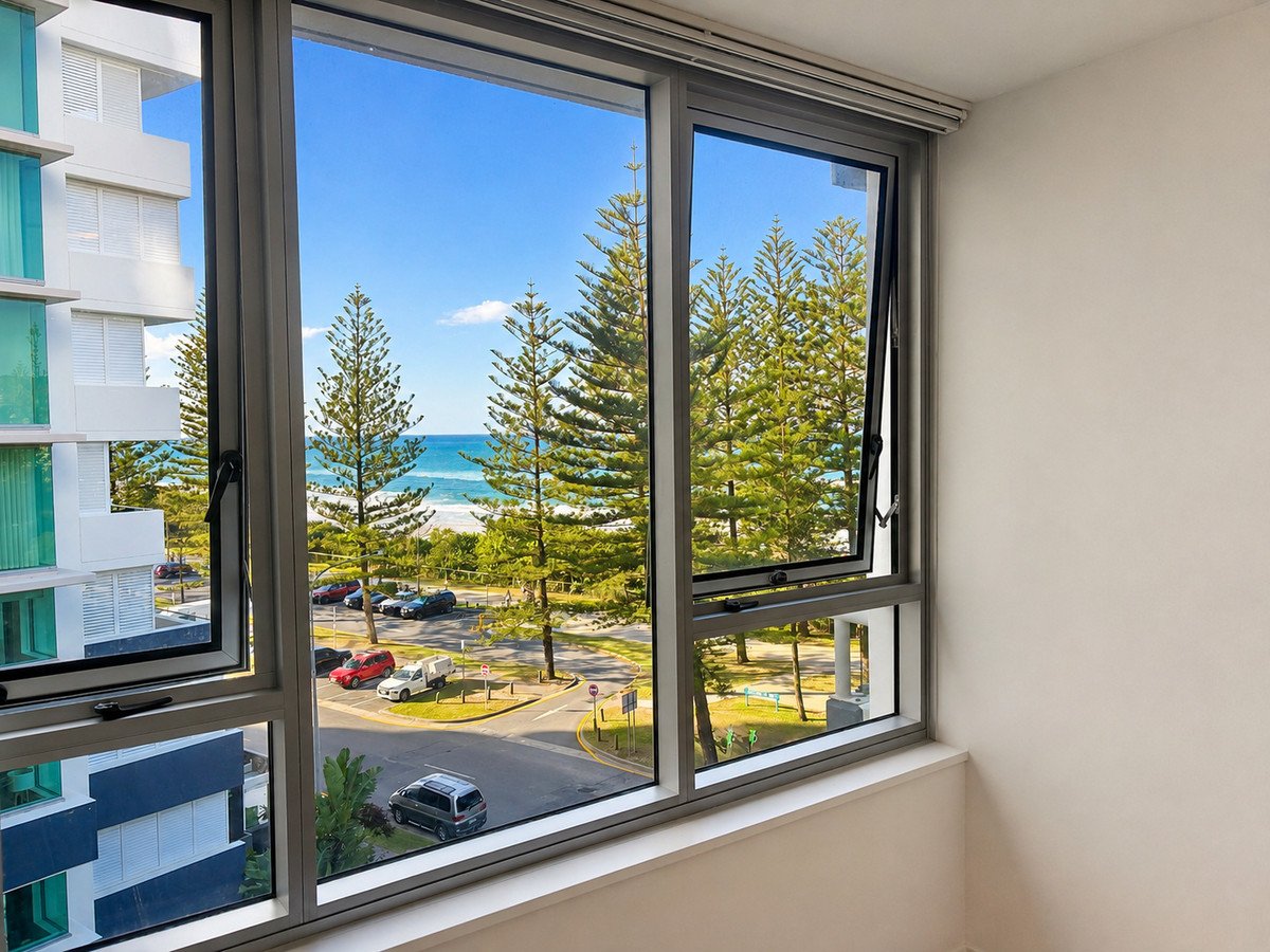 16/100 The Esplanade BURLEIGH HEADS 8