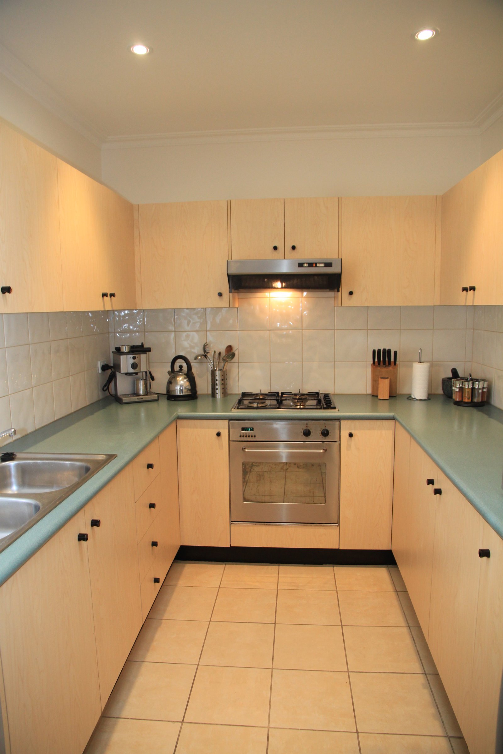 Gallery: 16/109 Hotham Street