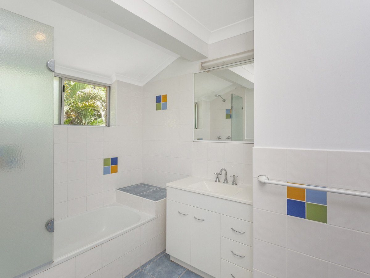 16/11 Hayle Street Burleigh Heads 7