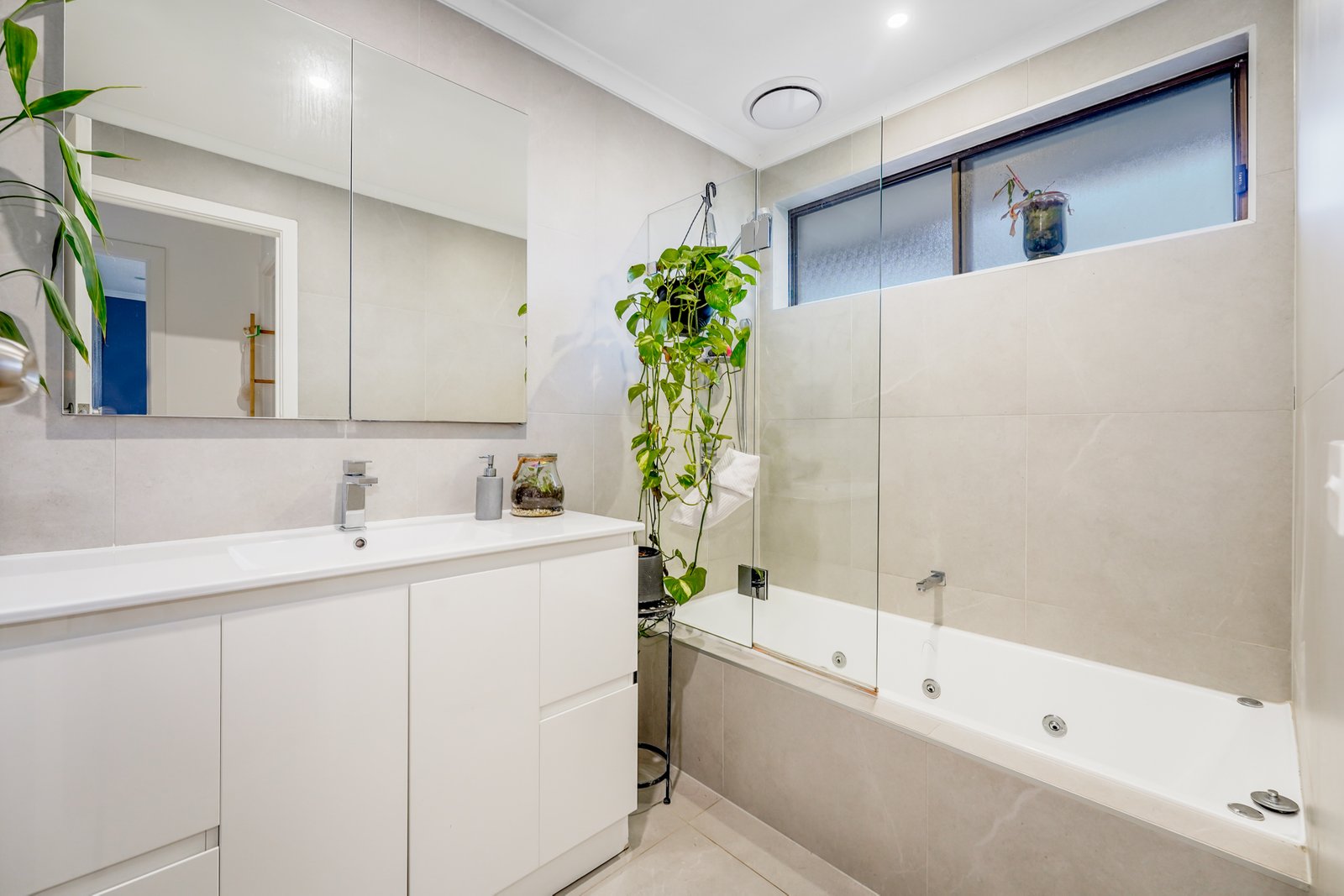 Gallery: 16/114-118 Ferntree Gully Road