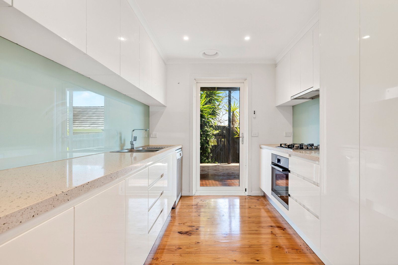 Gallery: 16/114-118 Ferntree Gully Road