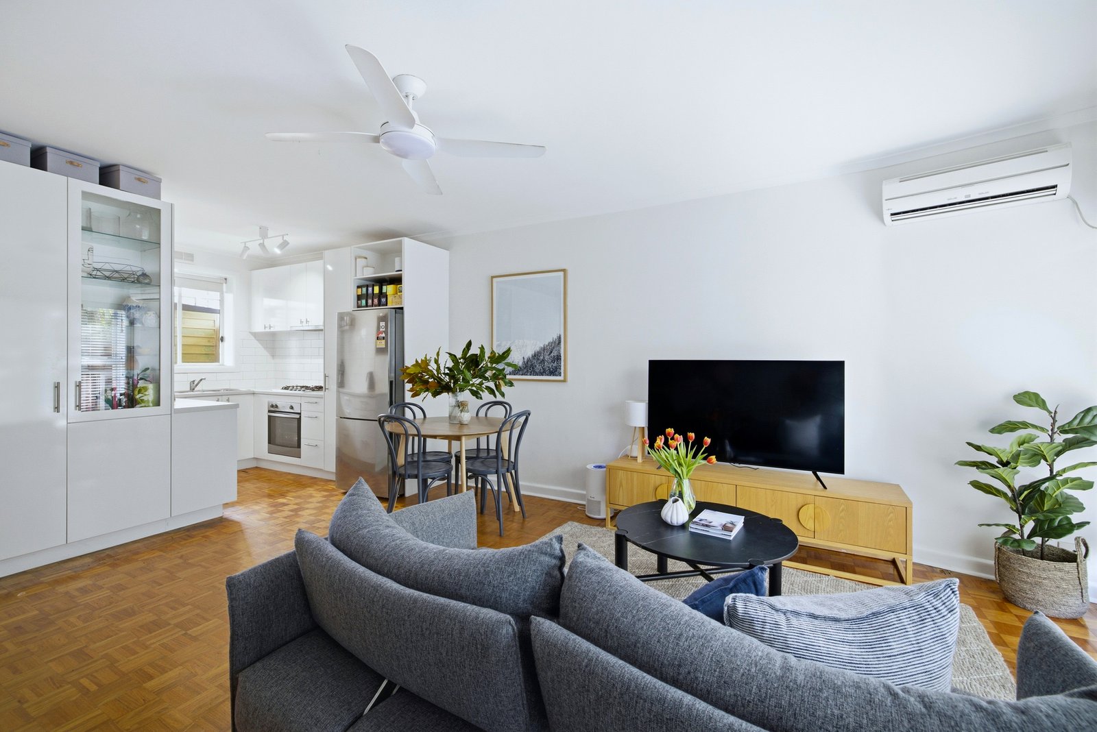 Gallery: 16/122 Beach Road